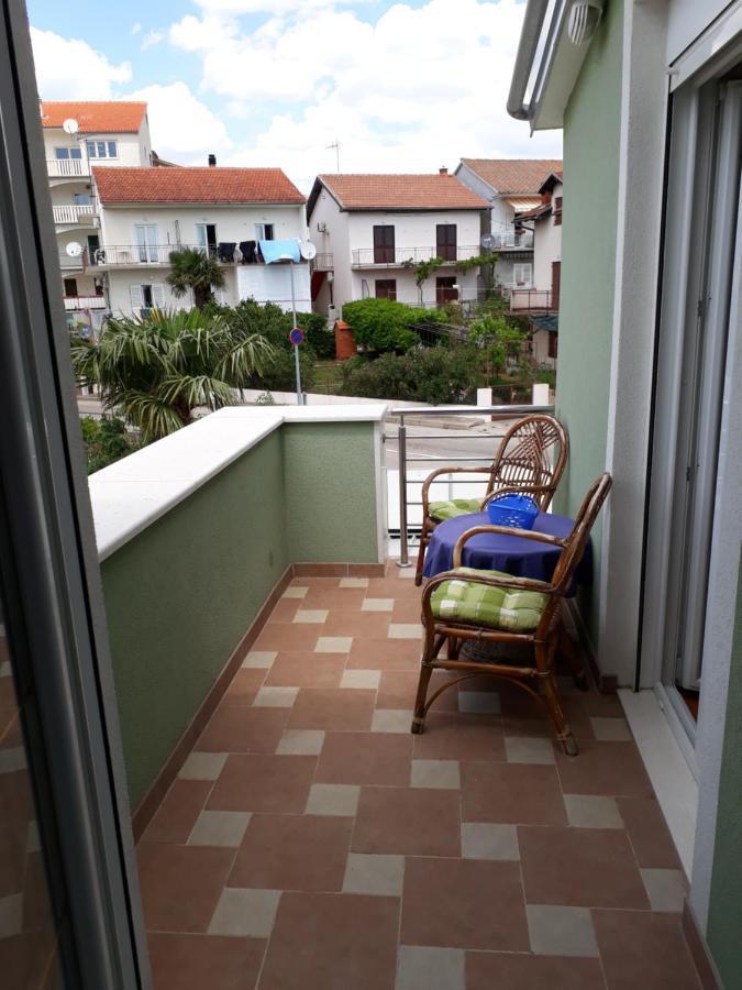 -Villa Sjor -Primosten-Apartmani- Has 2 Large Apartments And 2 Smaller Ones -Primosten Lokvice 6 Exterior photo