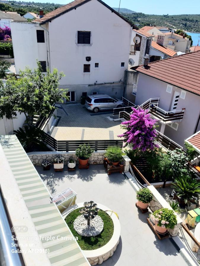 -Villa Sjor -Primosten-Apartmani- Has 2 Large Apartments And 2 Smaller Ones -Primosten Lokvice 6 Exterior photo
