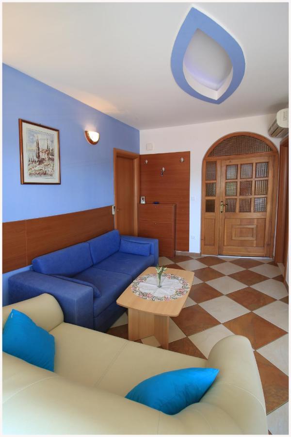 -Villa Sjor -Primosten-Apartmani- Has 2 Large Apartments And 2 Smaller Ones -Primosten Lokvice 6 Exterior photo
