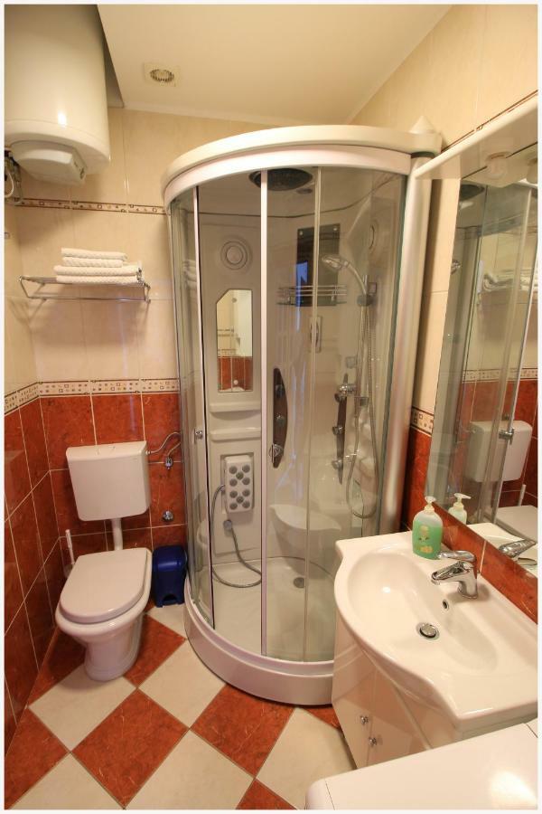 -Villa Sjor -Primosten-Apartmani- Has 2 Large Apartments And 2 Smaller Ones -Primosten Lokvice 6 Exterior photo