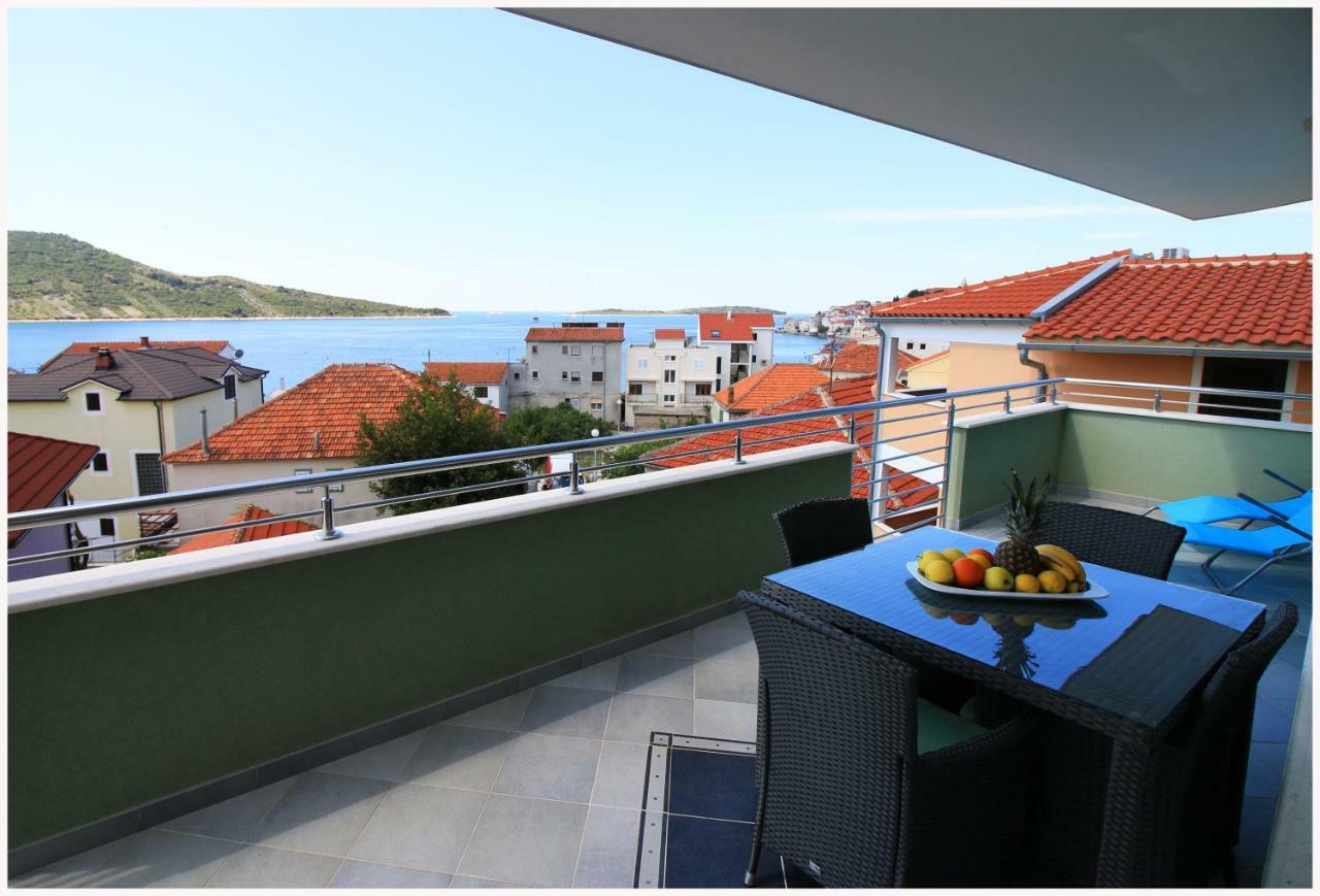 -Villa Sjor -Primosten-Apartmani- Has 2 Large Apartments And 2 Smaller Ones -Primosten Lokvice 6 Exterior photo